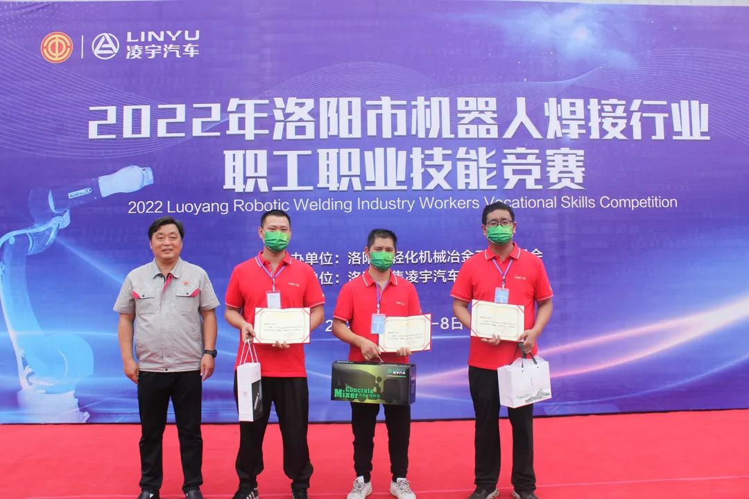 2025新澳门免费原料宝典