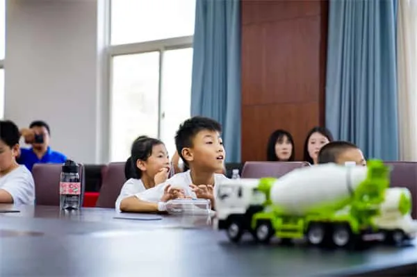 2025新澳门免费原料宝典